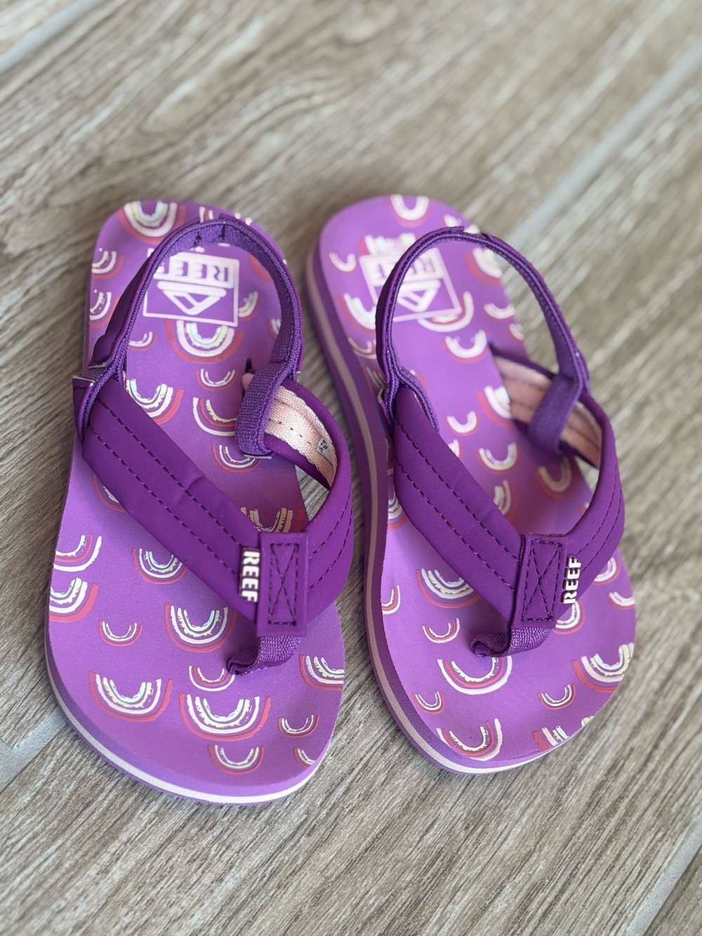 Reef Kids Purple Rainbow Flip Flops Size 7/8